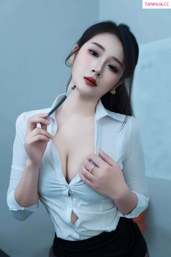   [XiuRen]高清写真图 2025.06.13 No.10406 南乔 职业套装第49张图片